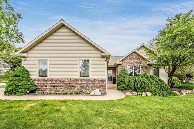 2210 Lindsey Rd, Jackson, MI 49201 - view of front of property with stone siding and a front lawn