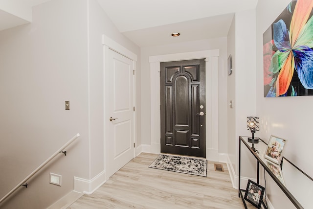 2210 Lindsey Rd, Jackson, MI 49201 - foyer featuring light wood-style floors, baseboards, and recessed lighting