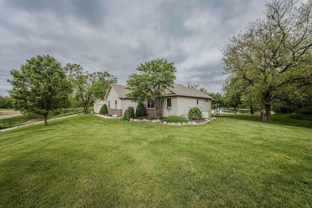 2210 Lindsey Rd, Jackson, MI 49201 - view of green lawn