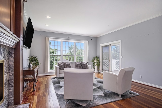 7340 Royal Ridge Dr SE, Caledonia, MI 49316 - living room featuring ornamental molding, dark wood-style floors, baseboards, and recessed lighting