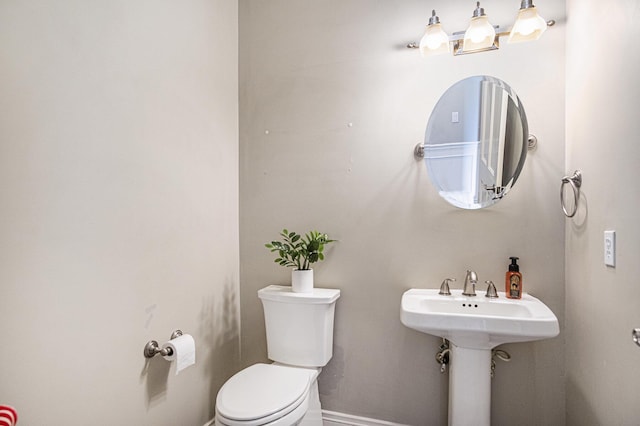 7340 Royal Ridge Dr SE, Caledonia, MI 49316 - half bath with toilet and baseboards
