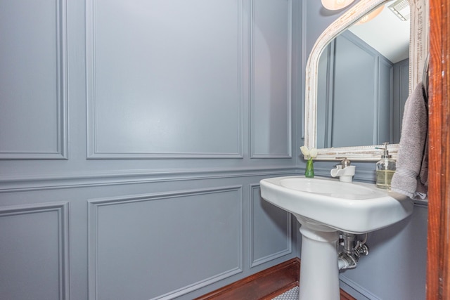 511 W Jefferson St, Ann Arbor, MI 48103 - bathroom with a decorative wall