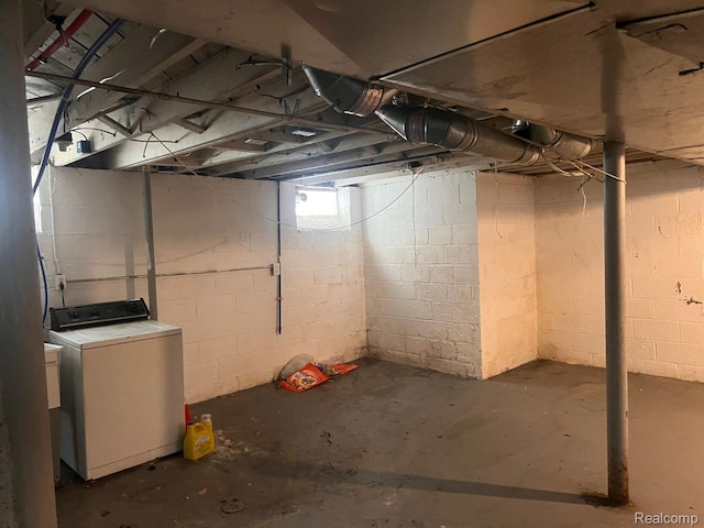 9910 Coyle St, Detroit, MI 48227 - unfinished below grade area with washer / dryer