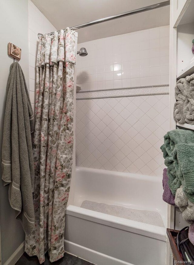 1786 Point St, Commerce Twp, MI 48382 - bathroom featuring shower / bath combo