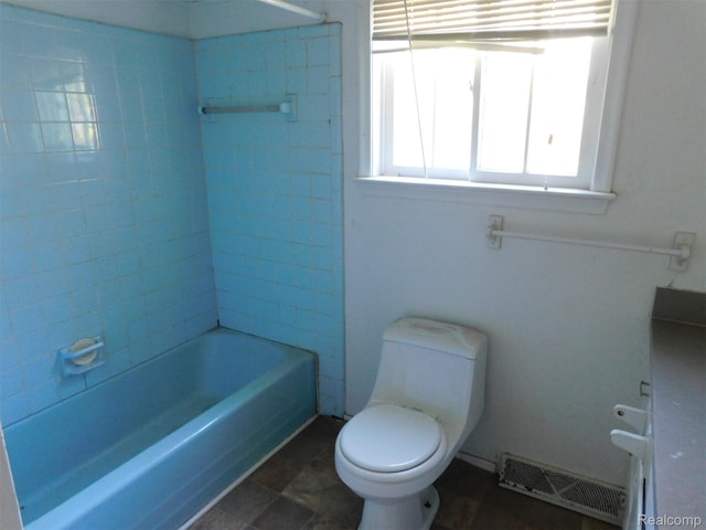 710 Washington St, Algonac, MI 48001 - full bath with toilet and bathtub / shower combination