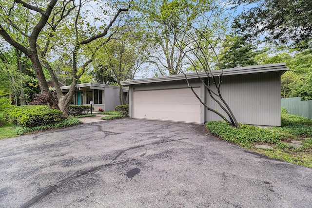 19 Heatheridge St, Ann Arbor, MI 48104 - mid-century home featuring a garage