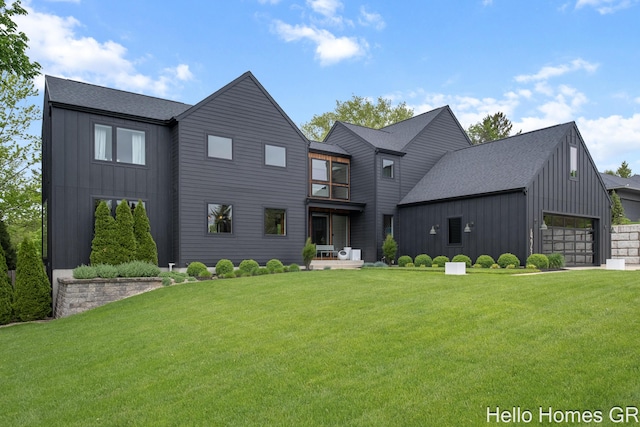 421 Manhattan Rd SE, Grand Rapids, MI 49506 - modern farmhouse featuring board and batten siding, a garage, and a front lawn