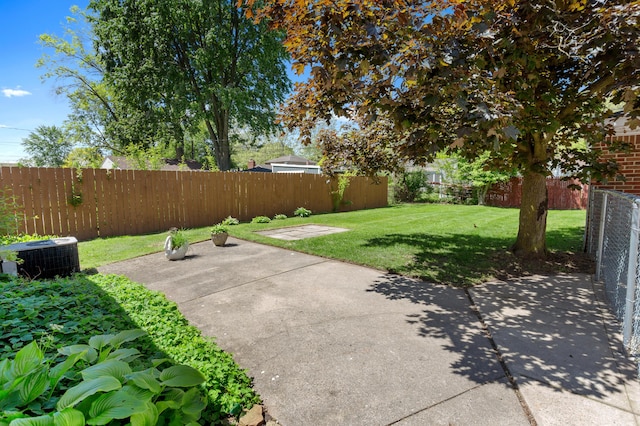 9085 Brentwood St, Livonia, MI 48150 - view of yard with a patio area