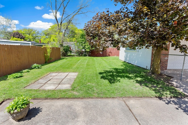 9085 Brentwood St, Livonia, MI 48150 - view of yard
