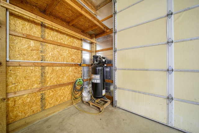 10639 Hanover Rd, Hanover, MI 49241 - view of garage