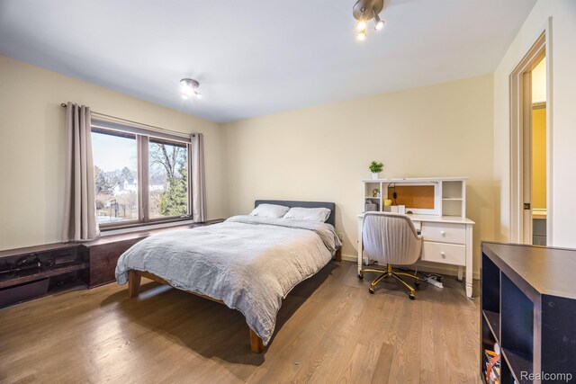 1000 Forest Ln, Bloomfield Hills, MI 48301 - bedroom with wood finished floors