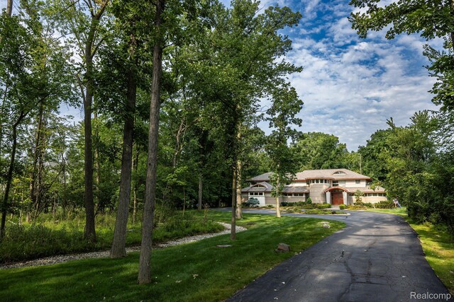 1000 Forest Ln, Bloomfield Hills, MI 48301 - view of front of home with driveway and a front yard