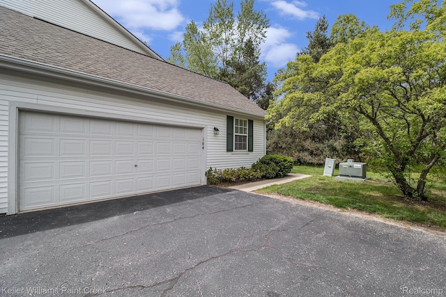 164 Barrington Cir, Lake Orion, MI 48360 - view of side of home featuring driveway, a shingled roof, and a garage
