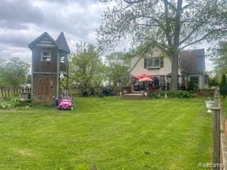 1264 Brabbs St, Burton, MI 48509 - view of yard