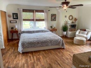 1264 Brabbs St, Burton, MI 48509 - bedroom with wood finished floors and a ceiling fan