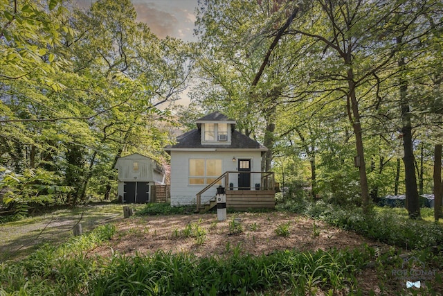 18335 Oakland Dr, New Buffalo, MI 49117 - view of bungalow-style home