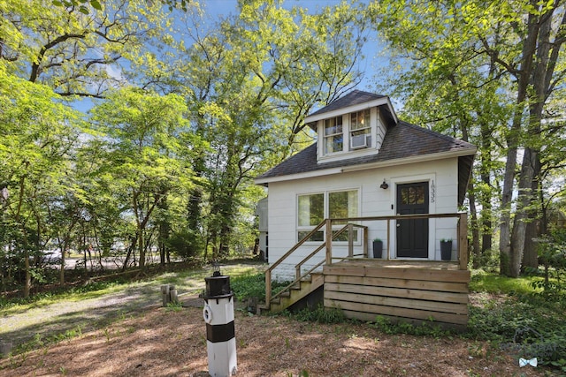 18335 Oakland Dr, New Buffalo, MI 49117 - view of front of house featuring a shingled roof