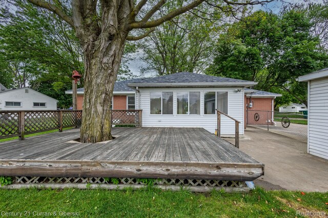 2548 Hearthside Dr, Ypsilanti, MI 48198 - view of deck