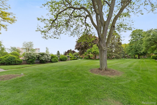 2375 Mulberry Sq Unit 69, Bloomfield Hills, MI 48302 - view of grassy yard