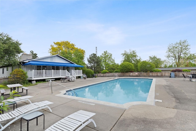 2375 Mulberry Sq Unit 69, Bloomfield Hills, MI 48302 - community pool featuring a patio and a deck