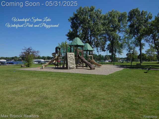 2222 Garland St, Sylvan Lake, MI 48320 - community play area featuring a lawn