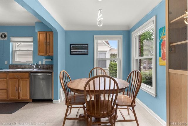 3135 Raymond Ave, Dearborn, MI 48124 - dining area with baseboards