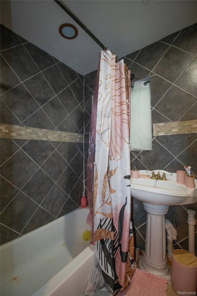 19451 Coventry St, Detroit, MI 48203 - full bathroom featuring shower / bath combo and decorative backsplash