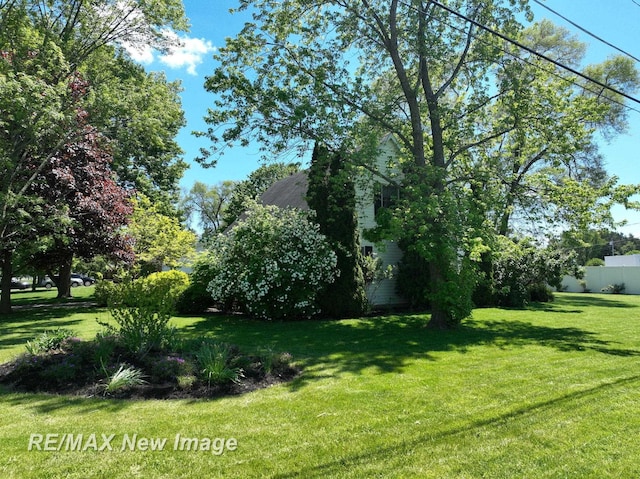5475 George St, Saginaw, MI 48603 - view of yard