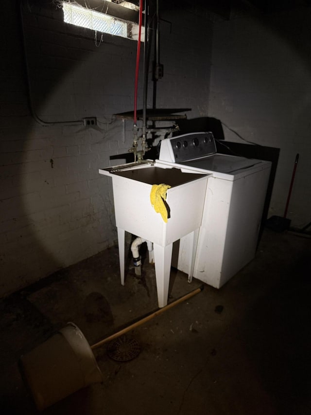 9142 Yorkshire Rd, Detroit, MI 48224 - laundry area featuring washer / clothes dryer and concrete block wall