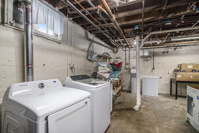2313 S Westnedge Ave, Kalamazoo, MI 49008 - laundry room with washer and clothes dryer