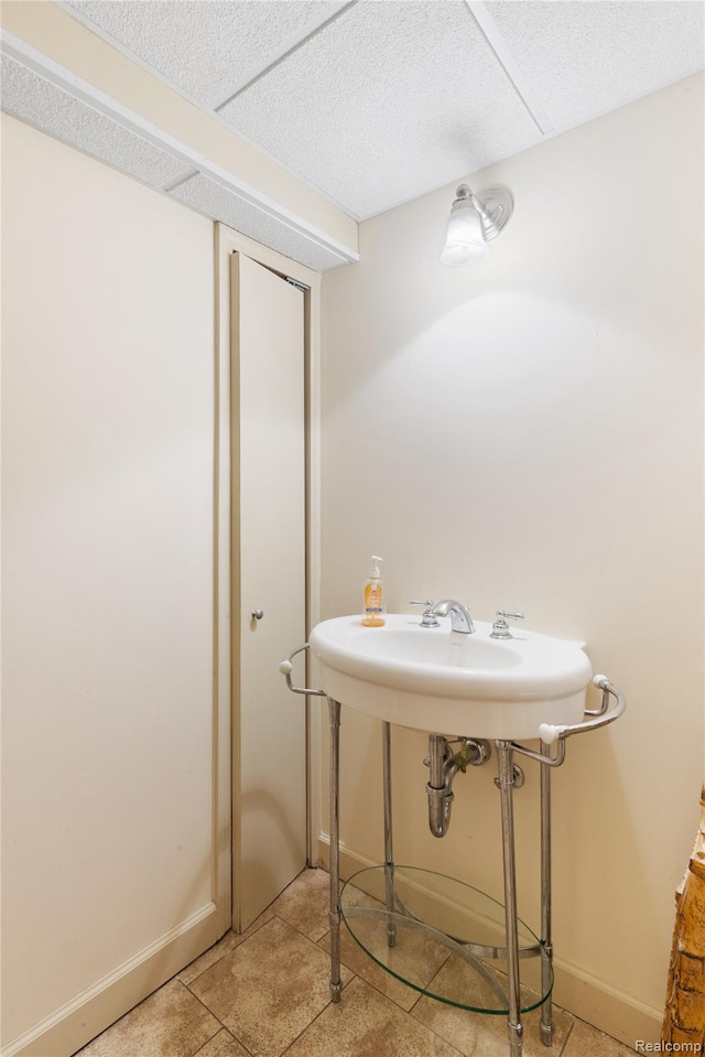 295 Oakbridge Dr, Rochester, MI 48306 - bathroom with baseboards