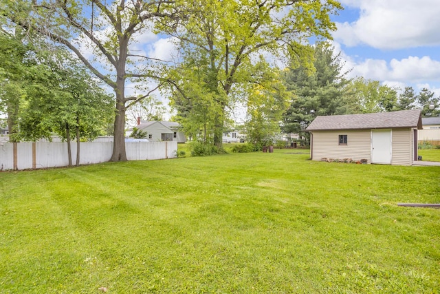 870 Bryant Ave, Jackson, MI 49202 - view of yard with an outdoor structure