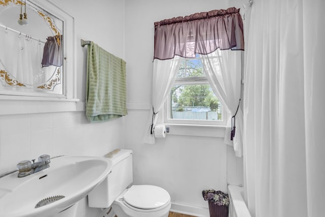 870 Bryant Ave, Jackson, MI 49202 - bathroom featuring a sink, toilet, and shower / tub combo