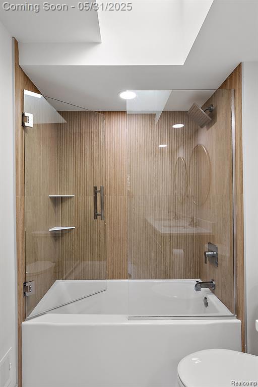 1367 W Long Lake Rd, Bloomfield Hills, MI 48302 - bathroom with toilet and shower / bathtub combination