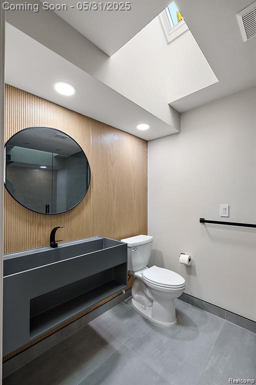 1367 W Long Lake Rd, Bloomfield Hills, MI 48302 - bathroom featuring toilet, vanity, tile patterned floors, recessed lighting, and baseboards