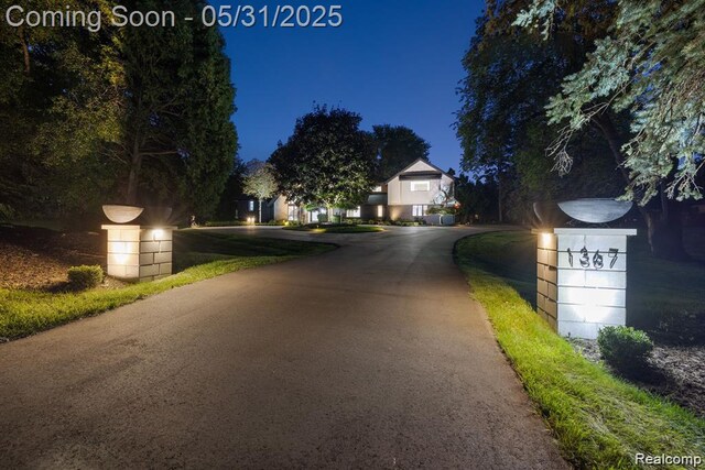 1367 W Long Lake Rd, Bloomfield Hills, MI 48302 - view of road