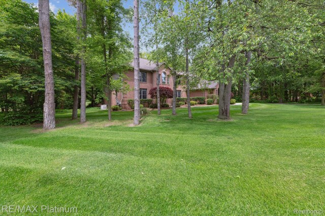 4298 Emu Dr, Pinckney, MI 48169 - view of grassy yard