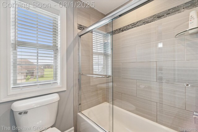 6268 Victoria Ln, Swartz Creek, MI 48473 - bathroom with toilet and combined bath / shower with glass door