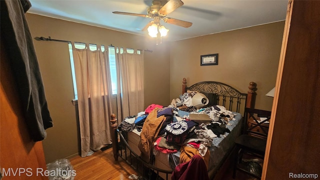 29699 Brown Ct, Garden City, MI 48135 - bedroom with wood finished floors, a ceiling fan, and baseboards