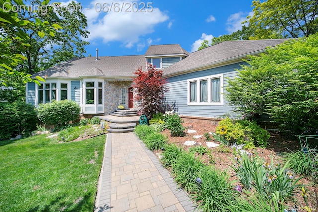 13135 Eagle Ct, South Lyon, MI 48178 - view of front facade featuring a front lawn and roof with shingles