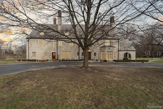 925 Avon St, Flint, MI 48503 - view of front of home with a chimney
