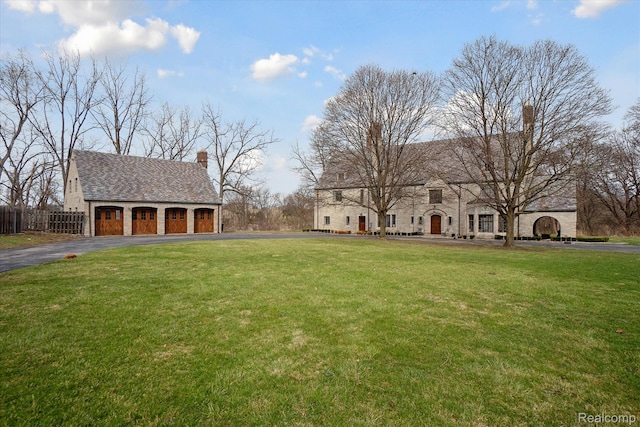 925 Avon St, Flint, MI 48503 - view of yard featuring a detached garage, an outdoor structure, and driveway