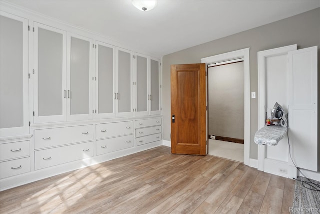 925 Avon St, Flint, MI 48503 - unfurnished bedroom with light wood finished floors and baseboards