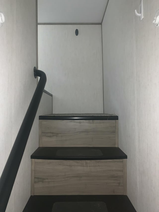 5501 Egner St NE, Cedar Springs, MI 49319 - view of staircase