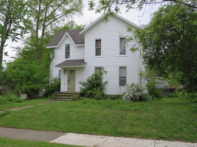 236 S Jeffery Ave, Ithaca, MI 48847 - view of front of home featuring roof with shingles and a front yard