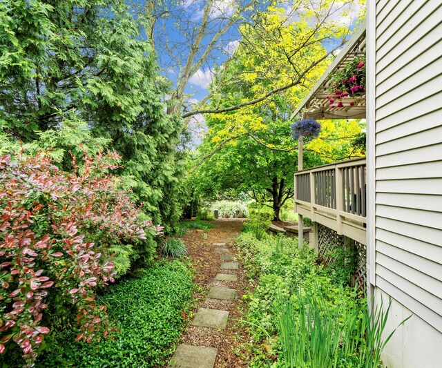702 Starfield Dr, Pinckney, MI 48169 - view of yard