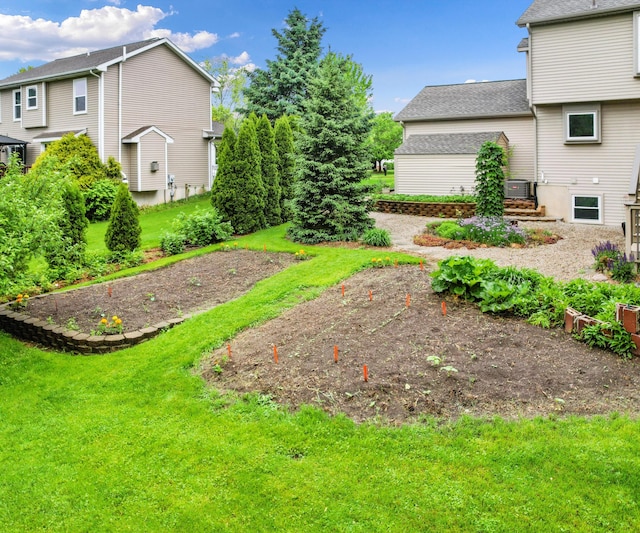 702 Starfield Dr, Pinckney, MI 48169 - view of green lawn featuring central AC