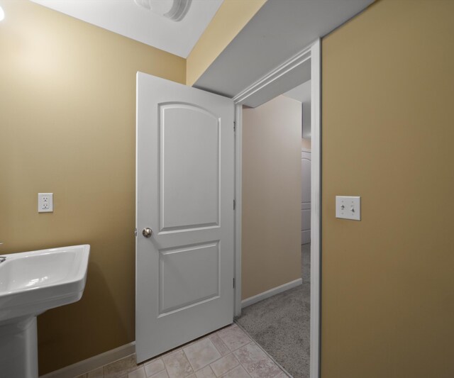 702 Starfield Dr, Pinckney, MI 48169 - bathroom featuring baseboards