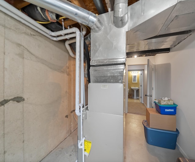 702 Starfield Dr, Pinckney, MI 48169 - utility room featuring a sink