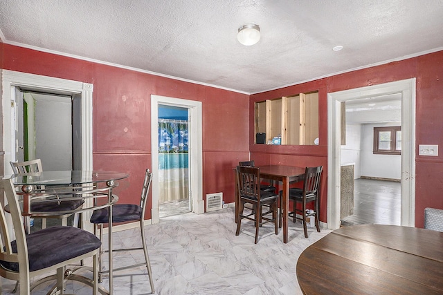706 N Linn St, Bay City, MI 48706 - dining space featuring ornamental molding and a textured ceiling
